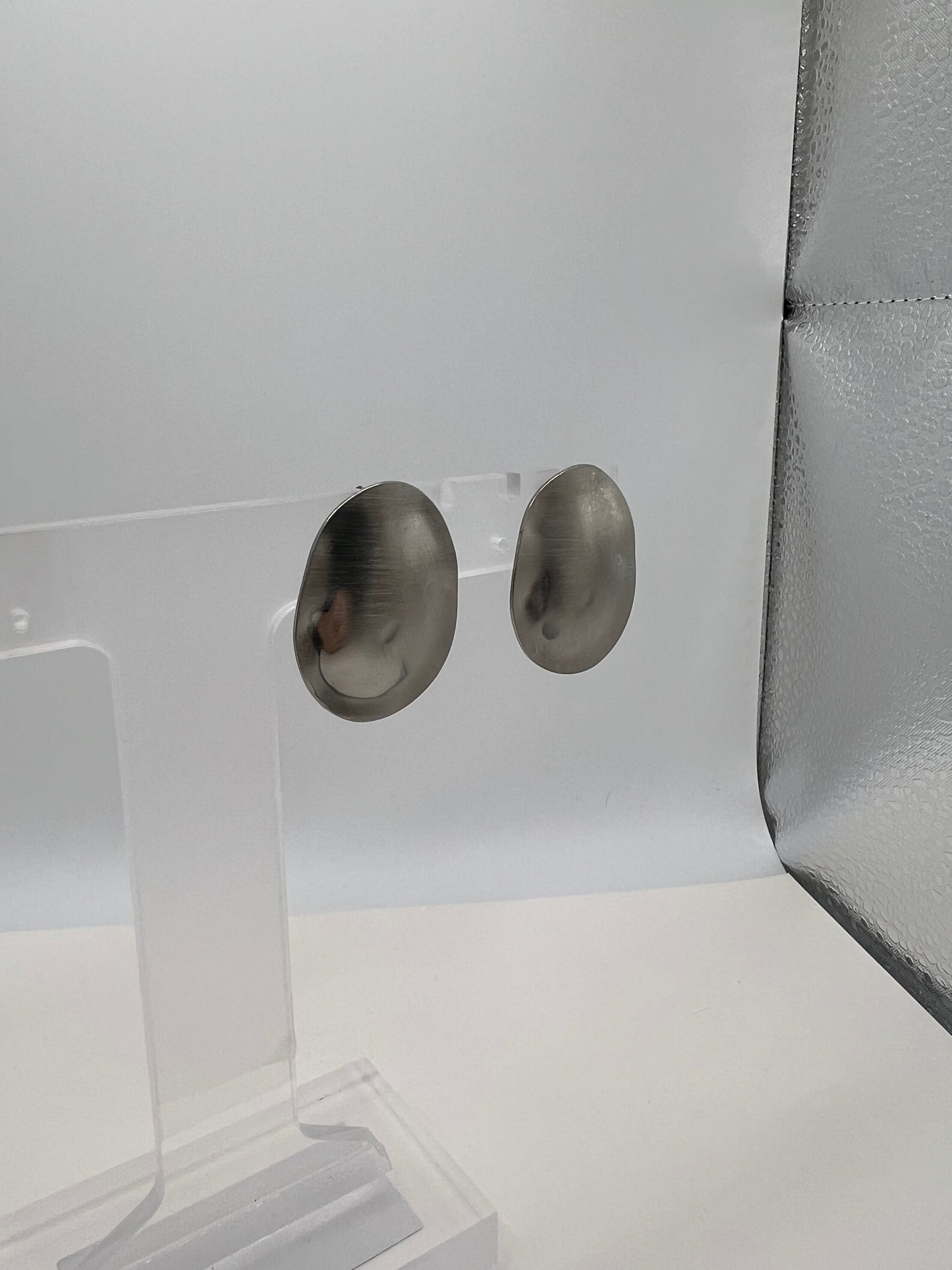 Oval solid plate earrings