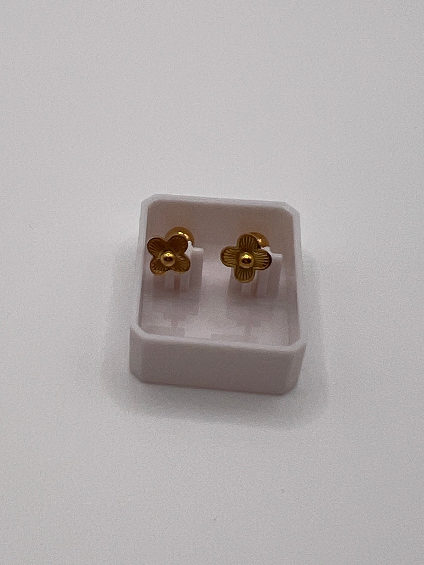 Flower stud earrings
