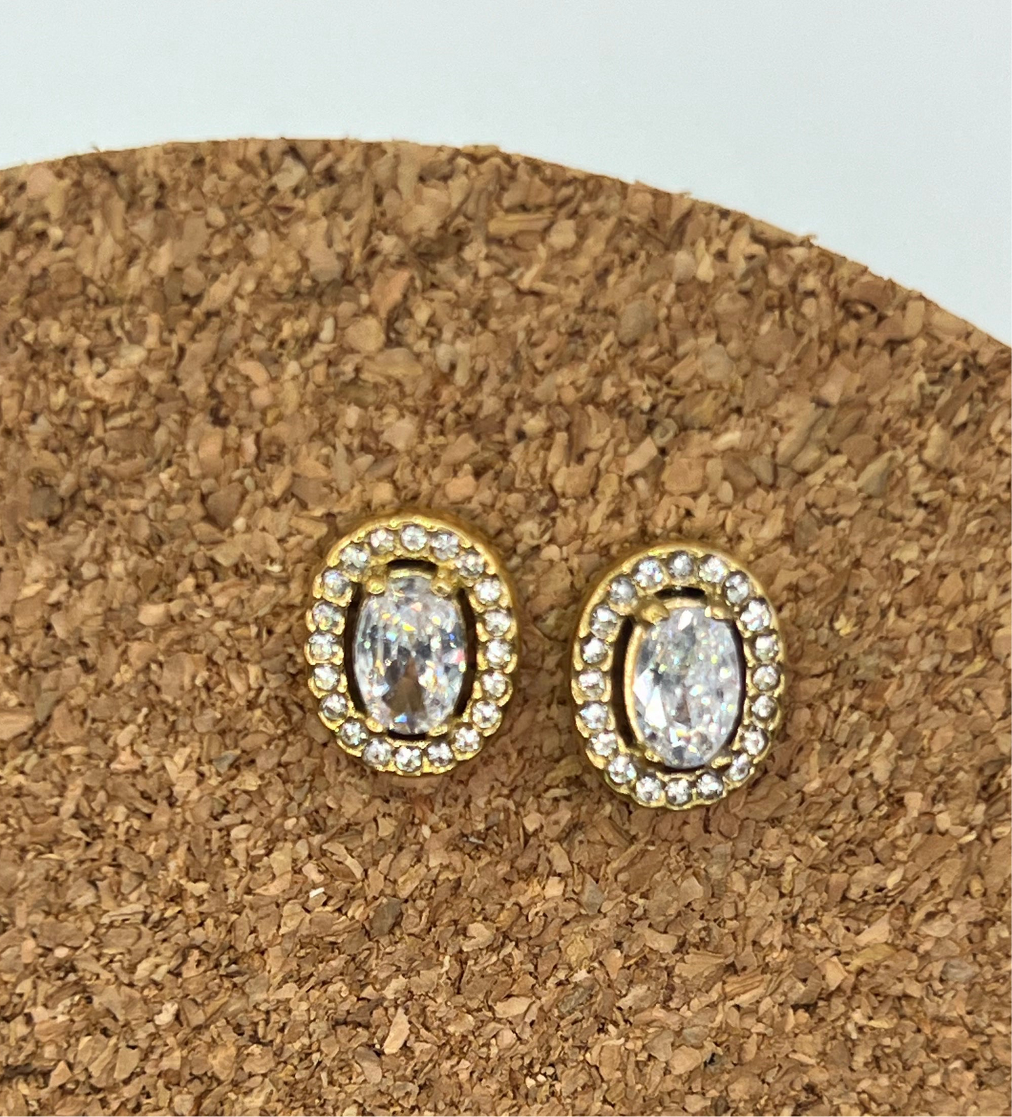 Oval rhinestone earring studs