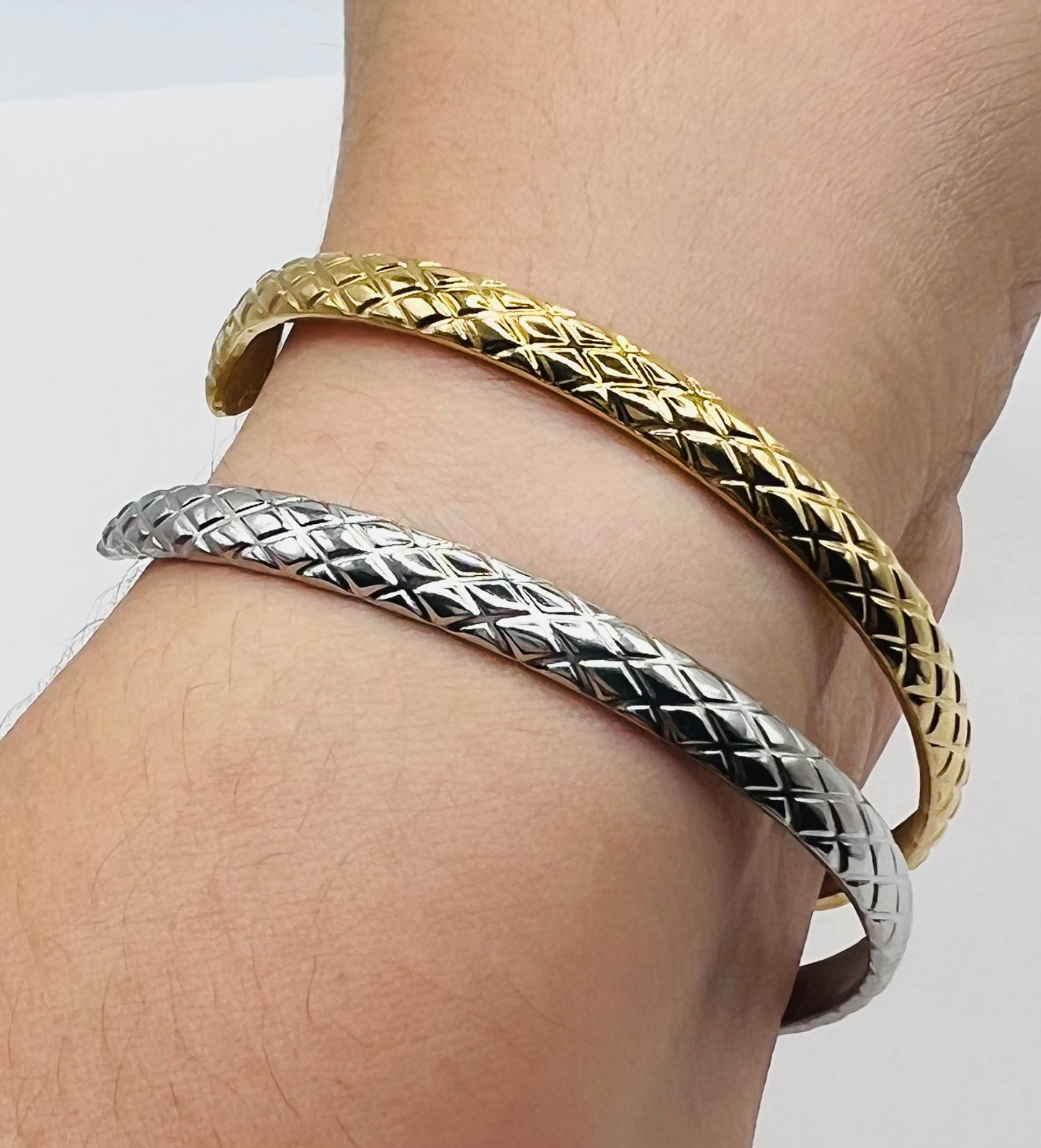 Adjustable snake bracelet