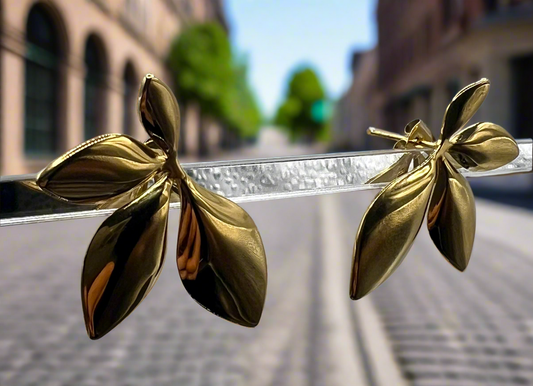 Gold leaves earrings.