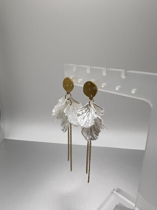 Pearl leaves earrings