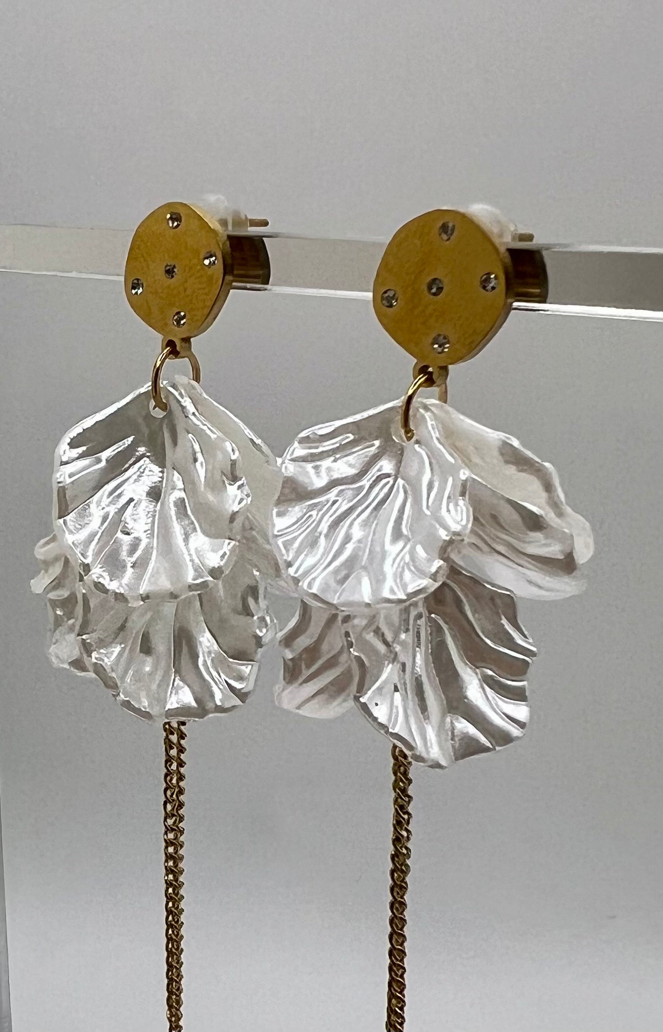 Pearl leaves earrings