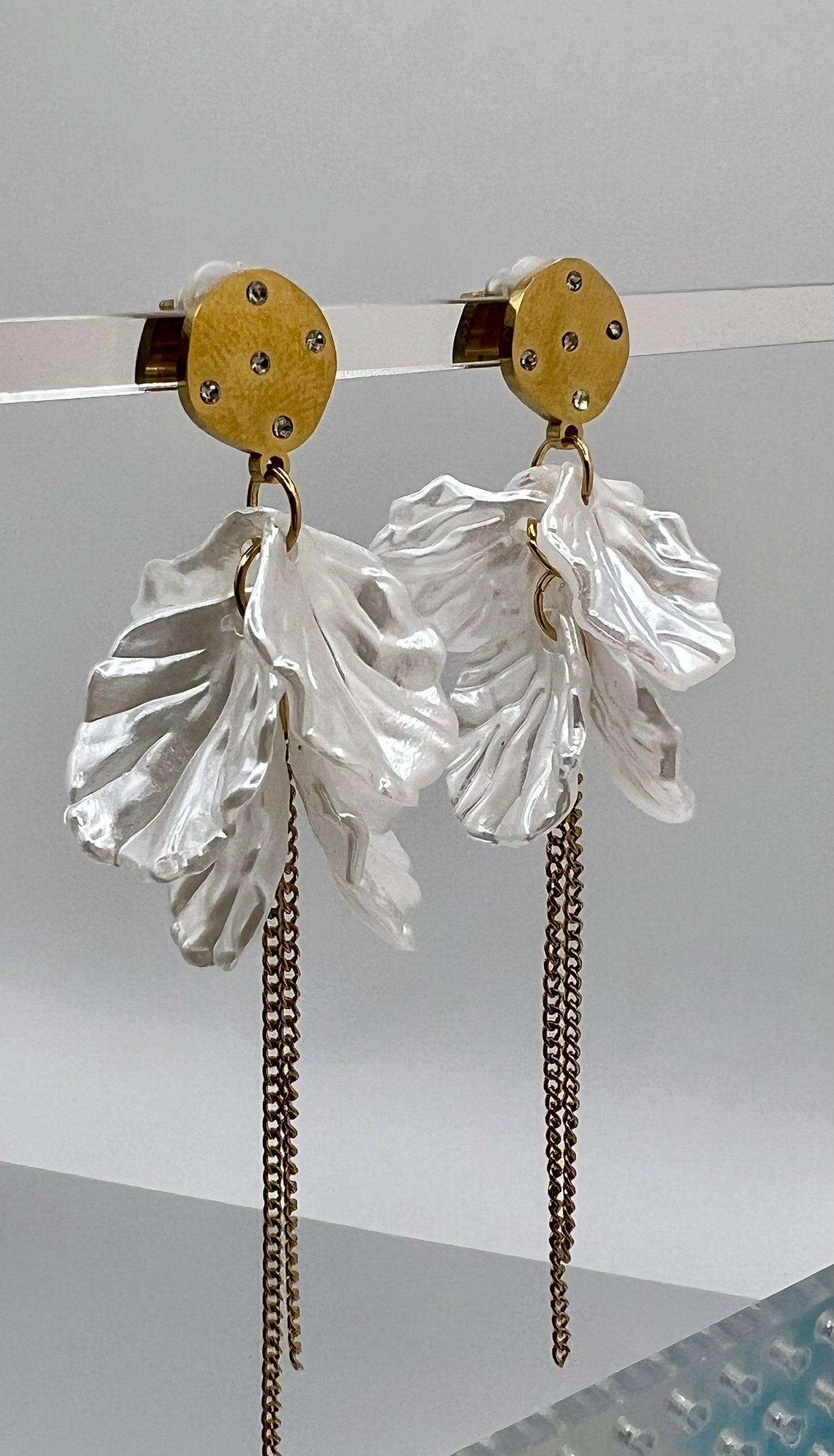 Pearl leaves earrings