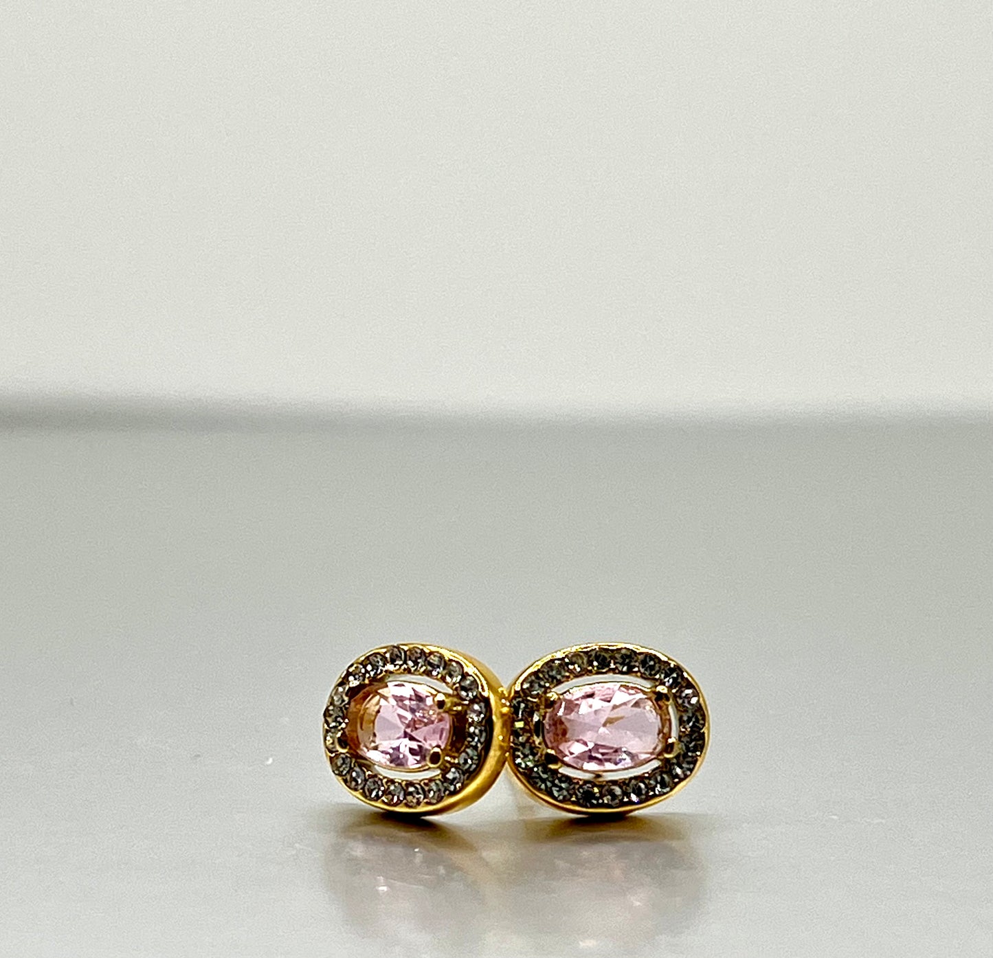 Oval rhinestone earring studs