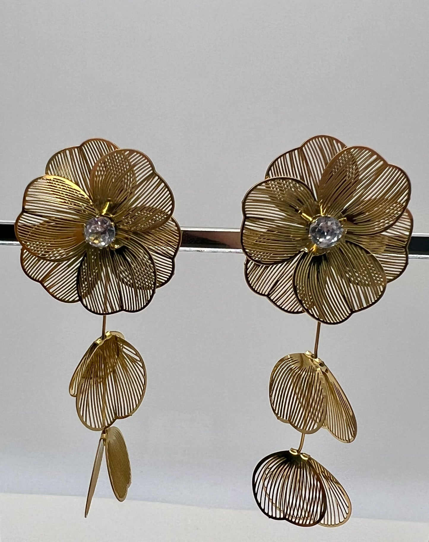 Meshed lightweight long flower earrings